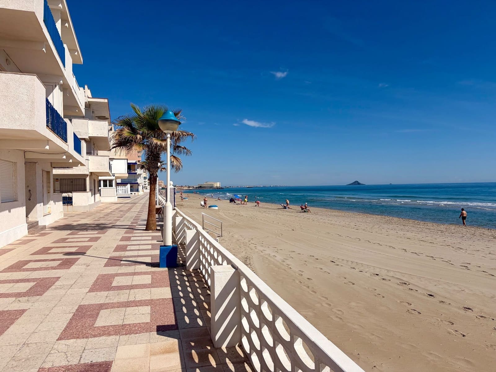 Apartamento de 2 habitaciones en La Manga del Mar Menor en venta con piscina - 190.000 € (Ref: 9849034)