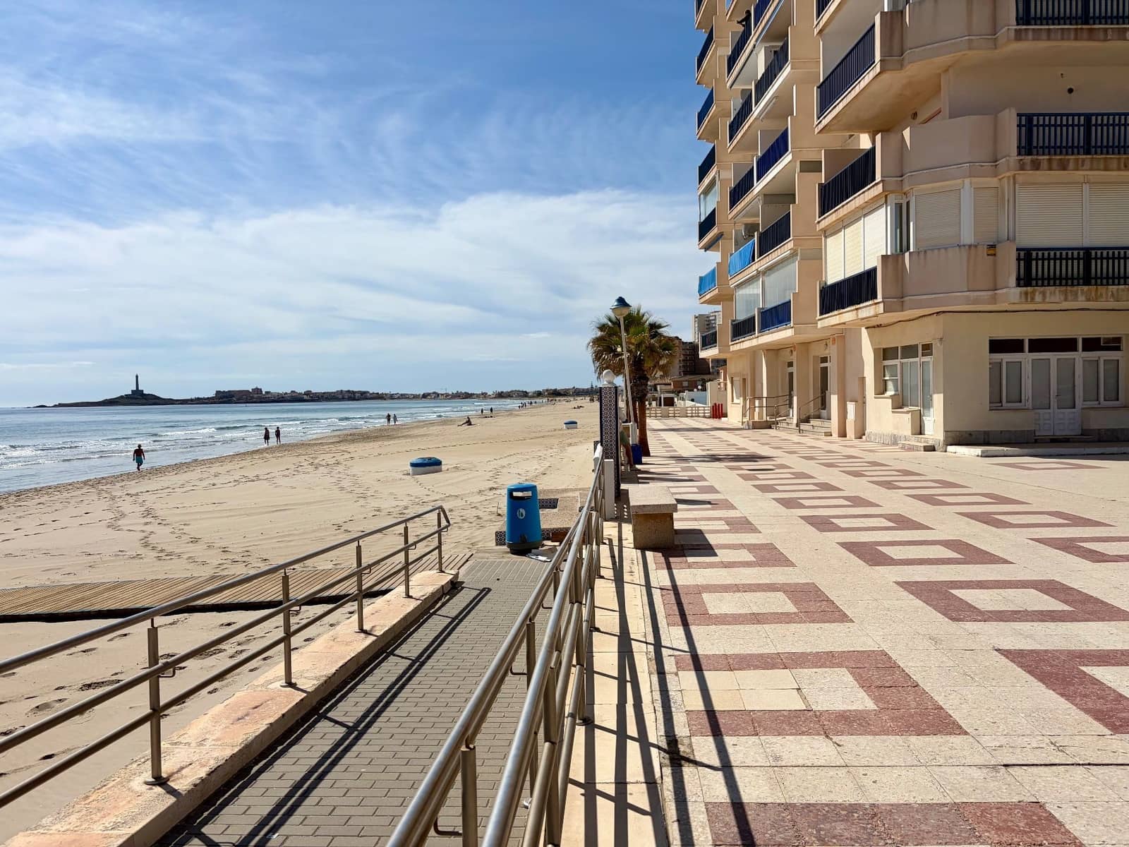 Apartamento de 2 habitaciones en La Manga del Mar Menor en venta con piscina - 190.000 € (Ref: 9849034)
