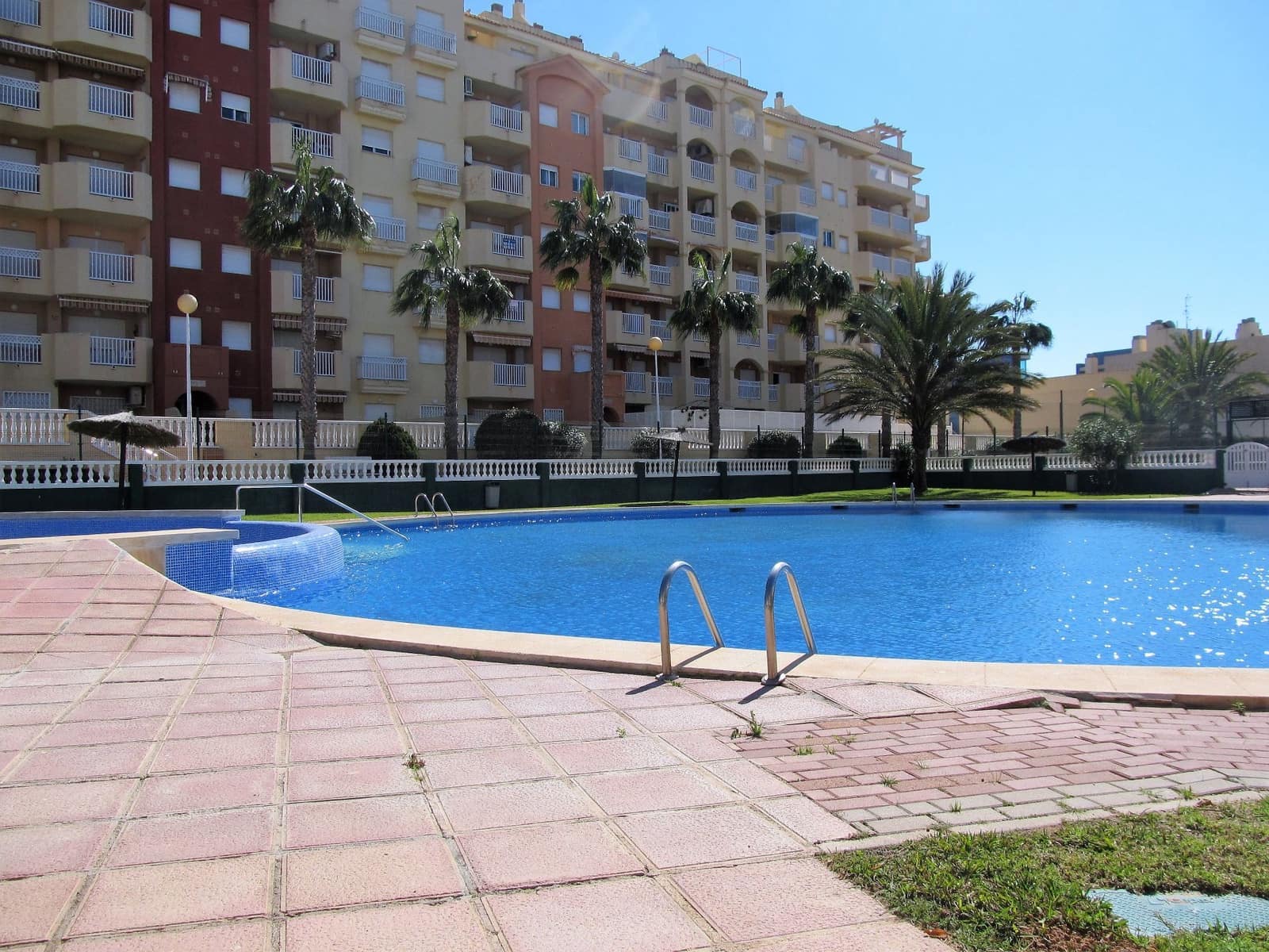 1 sovrum Lägenhet att hyra i La Manga del Mar Menor med pool - 1 200 € (Ref: 9877928)