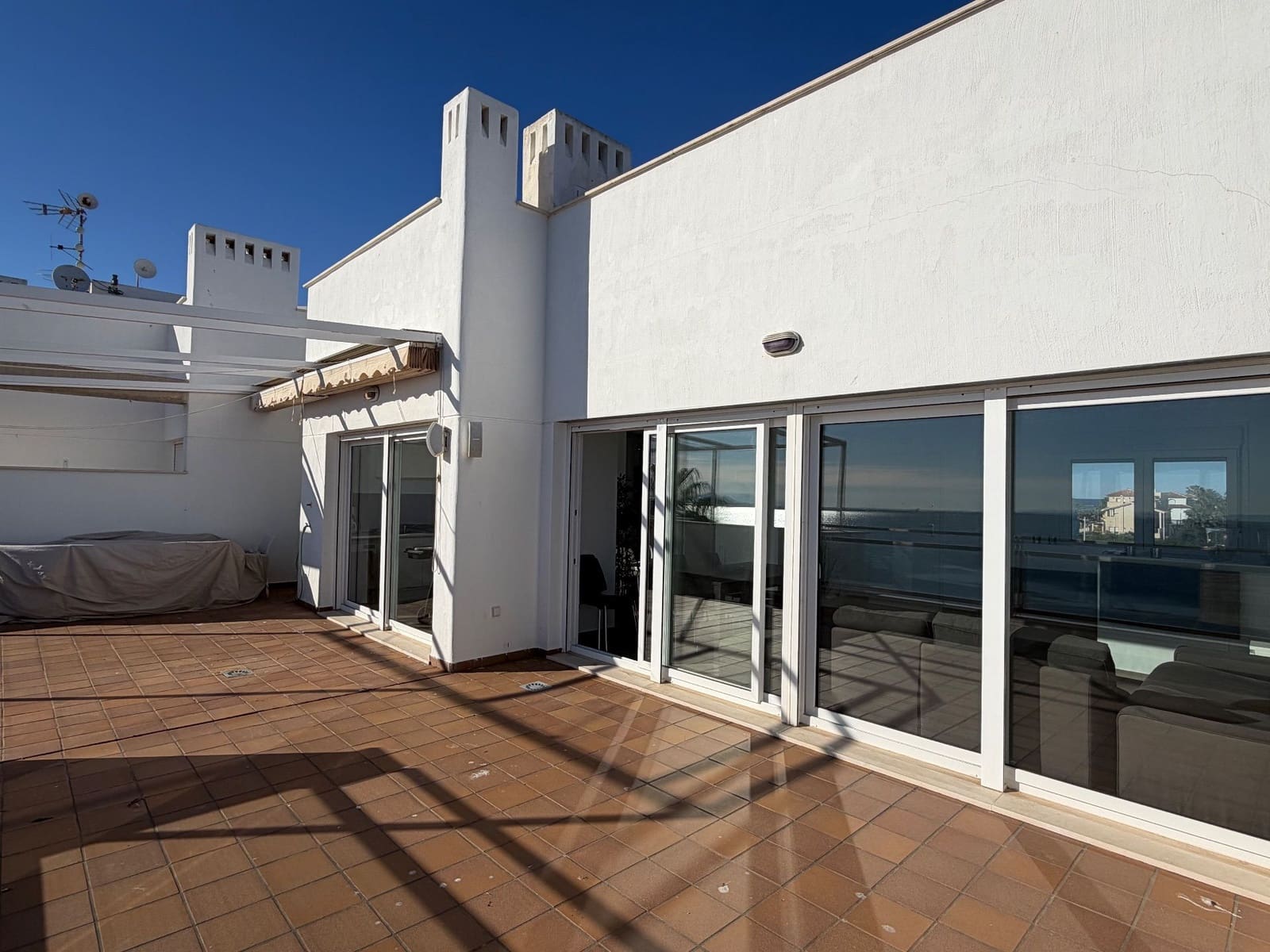 4 soveværelse Penthouse til salg i La Manga del Mar Menor med swimmingpool garage - € 425.000 (Ref: 9921703)