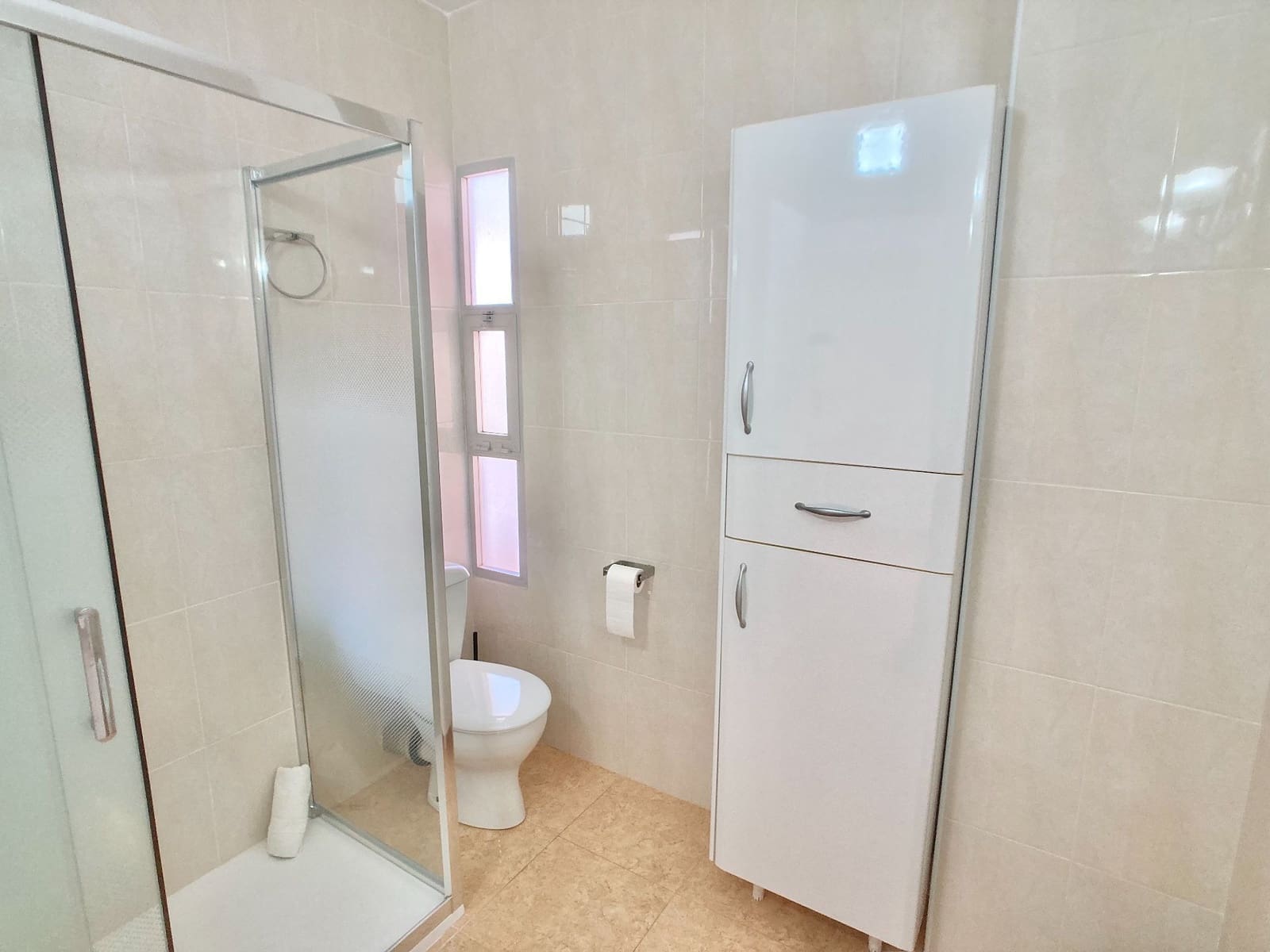 3 soveværelse Lejlighed til leje i La Manga del Mar Menor med garage - € 3.000 (Ref: 9946981)