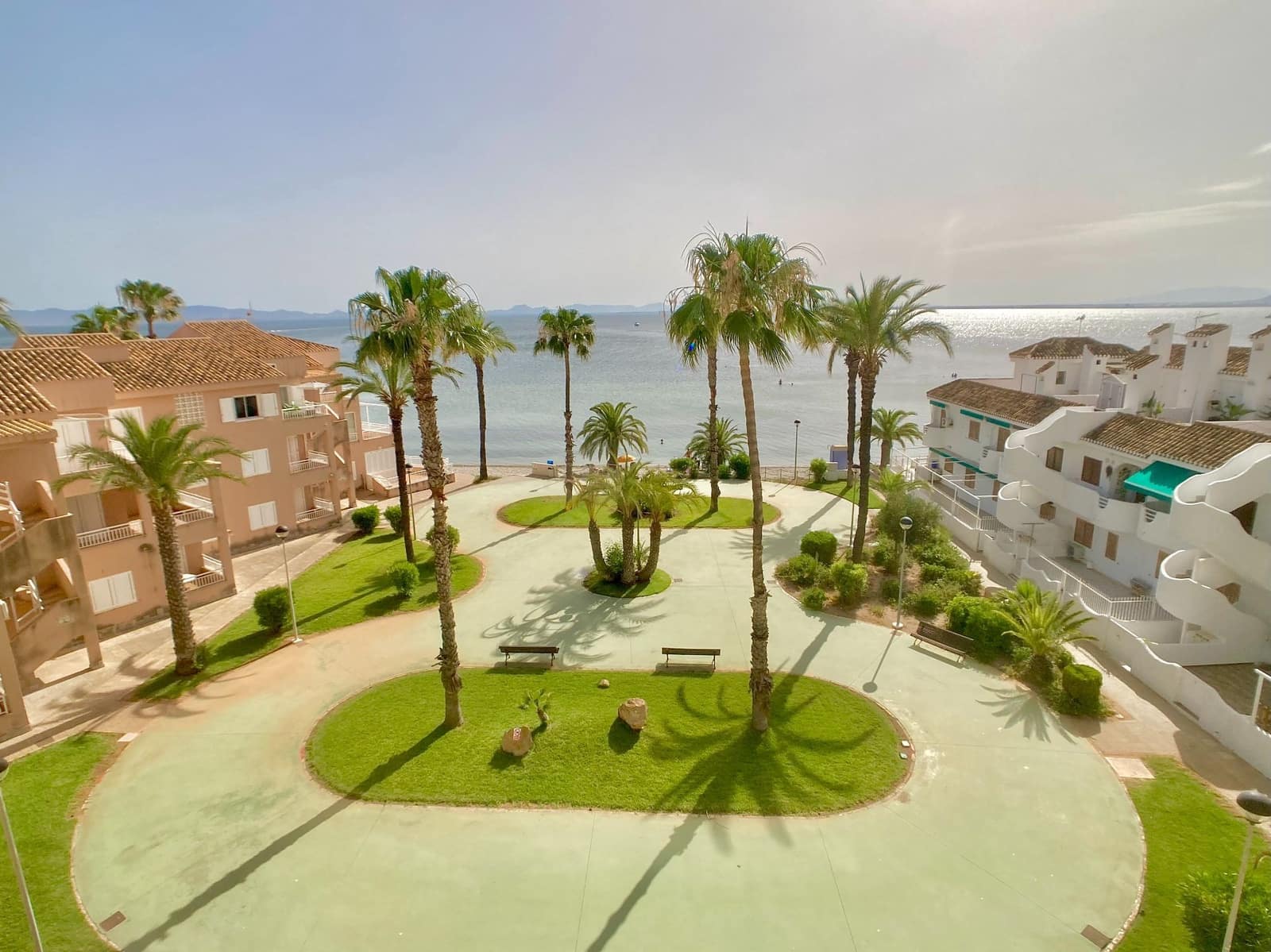 3 soveværelse Lejlighed til leje i La Manga del Mar Menor med garage - € 3.000 (Ref: 9946981)