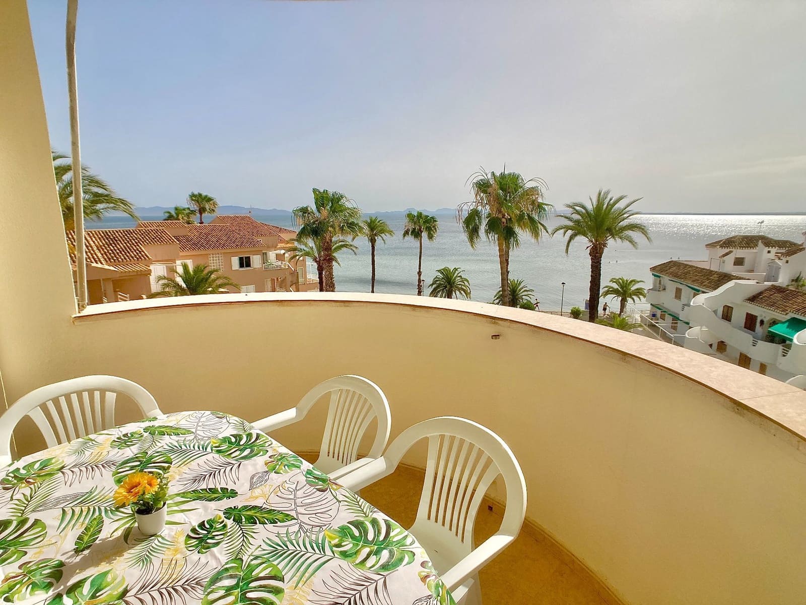3 soveværelse Lejlighed til leje i La Manga del Mar Menor med garage - € 3.000 (Ref: 9946981)