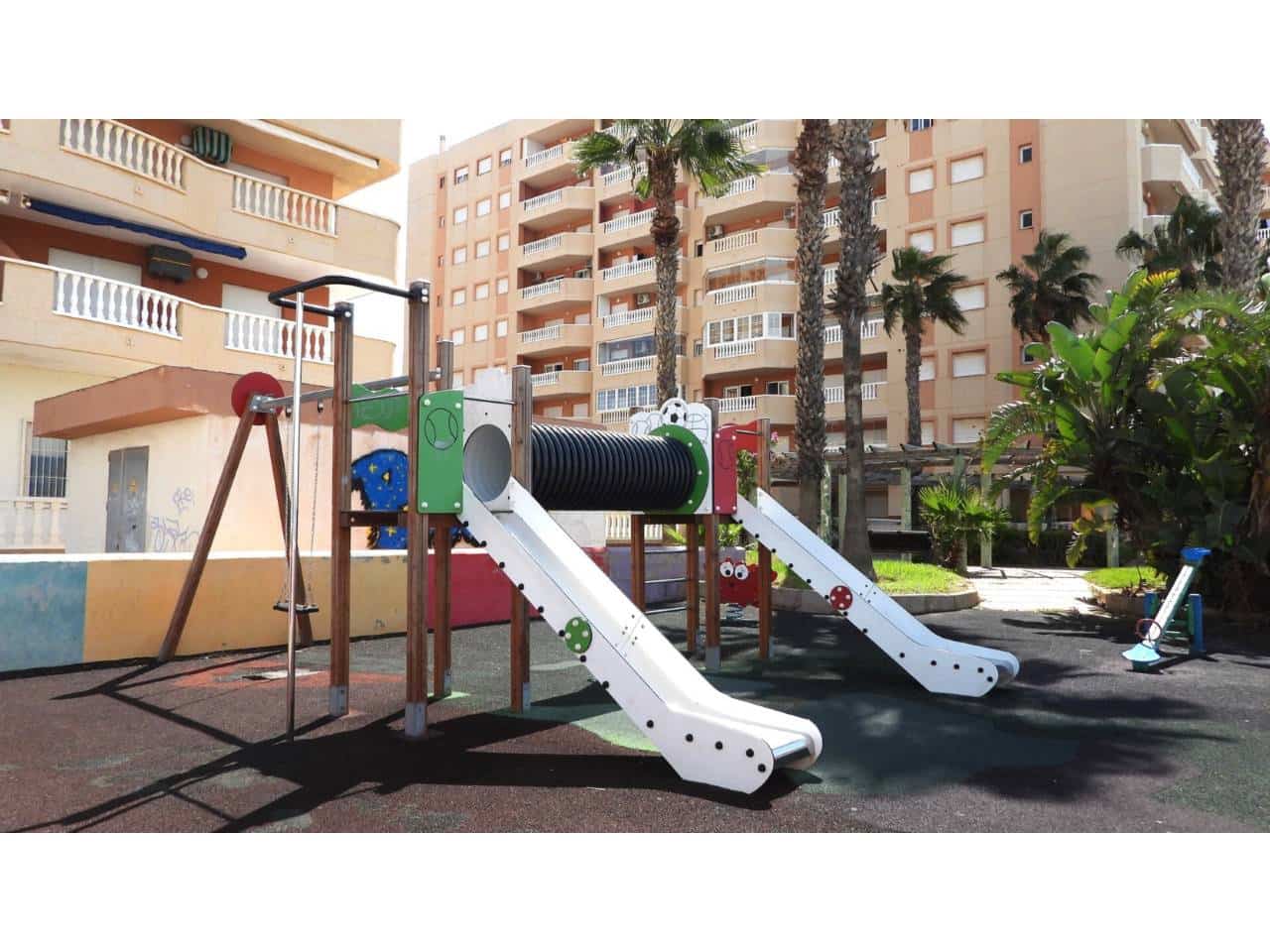 1 soveværelse Lejlighed til salg i La Manga del Mar Menor med swimmingpool - € 125.000 (Ref: 10090027)