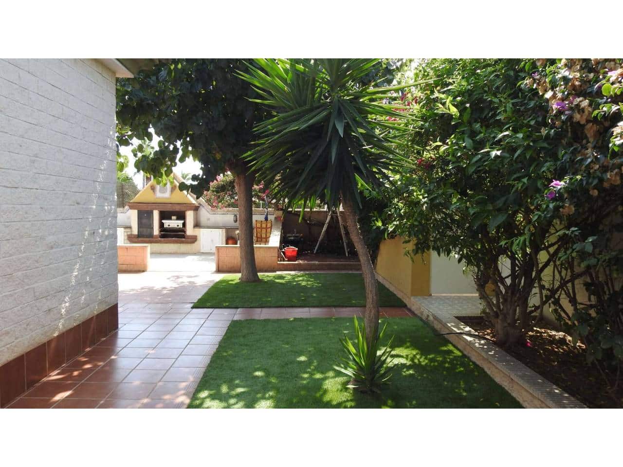 3 bedroom Villa for sale in La Manga del Mar Menor with garage €