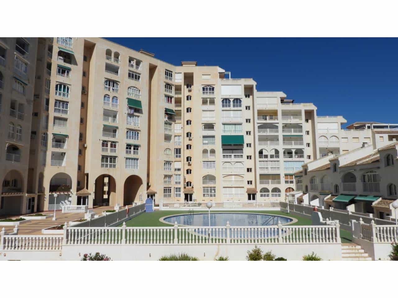 3 Zimmer Haus zu verkaufen in La Manga del Mar Menor mit Pool - 205.000 € (Ref: 8538003)