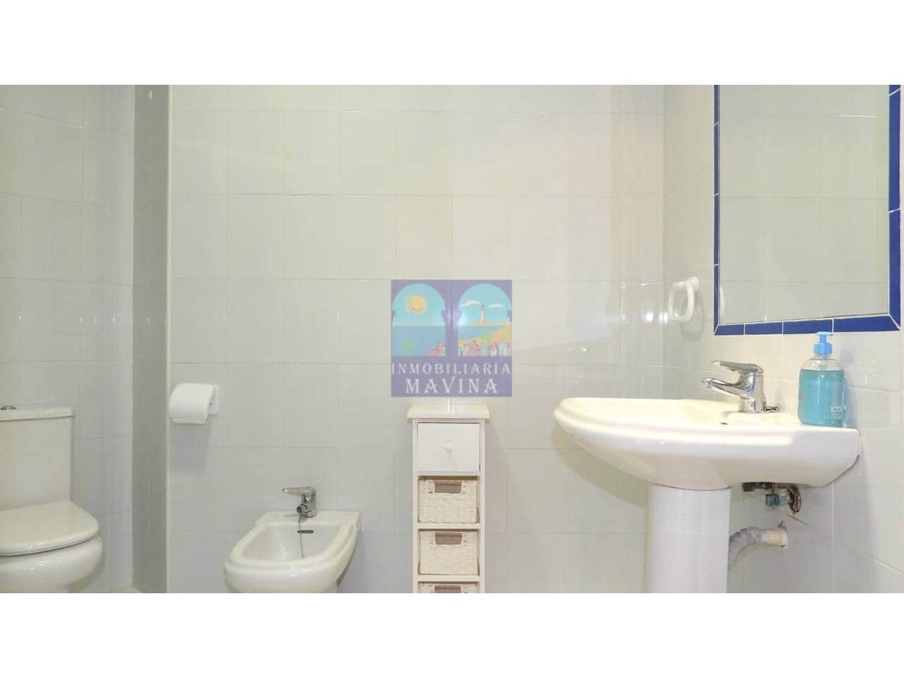 3 Zimmer Apartment zu verkaufen in La Manga del Mar Menor mit Pool - 200.000 € (Ref: 8938309)