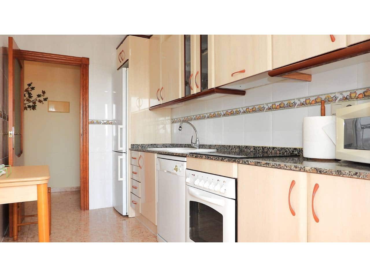 Piso de 3 habitaciones en La Manga del Mar Menor en venta con piscina garaje - 240.000 € (Ref: 9165435)