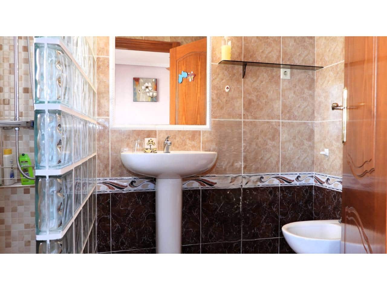 Piso de 3 habitaciones en La Manga del Mar Menor en venta con piscina garaje - 240.000 € (Ref: 9165435)