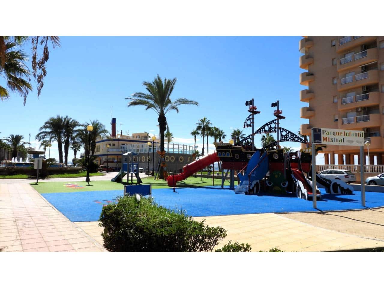 Piso de 3 habitaciones en La Manga del Mar Menor en venta con piscina garaje - 240.000 € (Ref: 9165435)