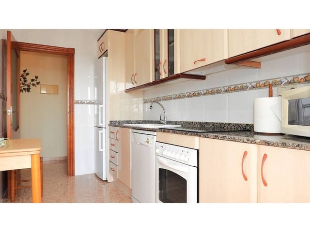 Piso de 3 habitaciones en La Manga del Mar Menor en venta con piscina garaje - 240.000 € (Ref: 9165435)