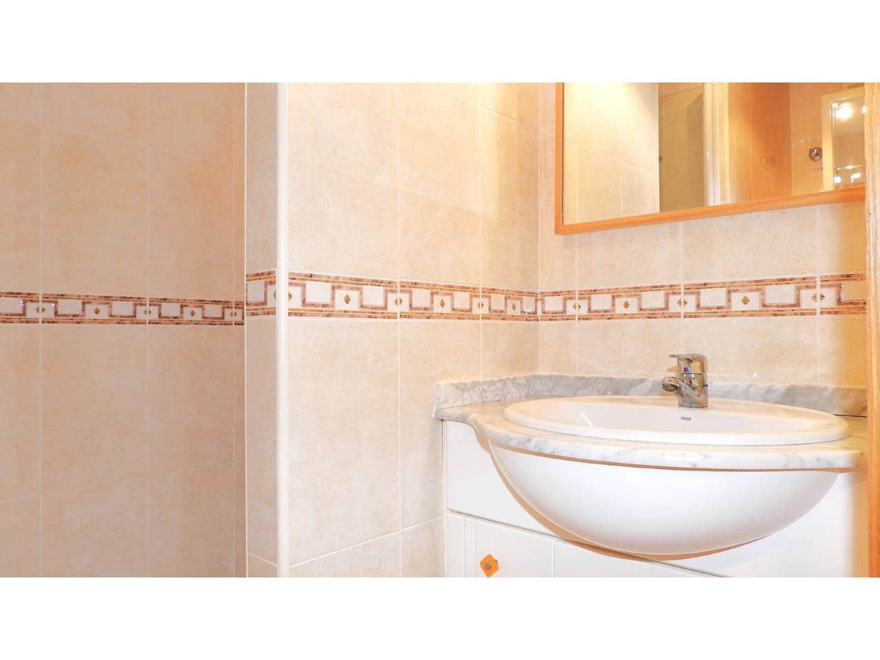 2 makuuhuone Asunto myytävänä paikassa La Manga del Mar Menor mukana uima-altaan 
autotalli - 220 000 € (Ref: 9165436)