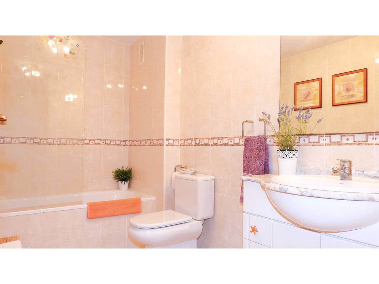 2 makuuhuone Asunto myytävänä paikassa La Manga del Mar Menor mukana uima-altaan 
autotalli - 220 000 € (Ref: 9165436)