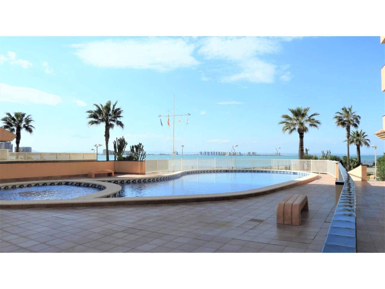 2 makuuhuone Asunto myytävänä paikassa La Manga del Mar Menor mukana uima-altaan 
autotalli - 220 000 € (Ref: 9165436)