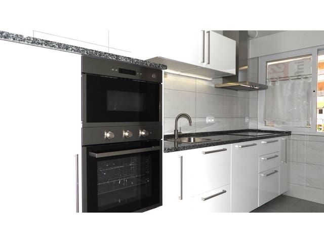 2 bedroom Flat for sale in La Manga del Mar Menor with pool - € 320,000 (Ref: 9219604)