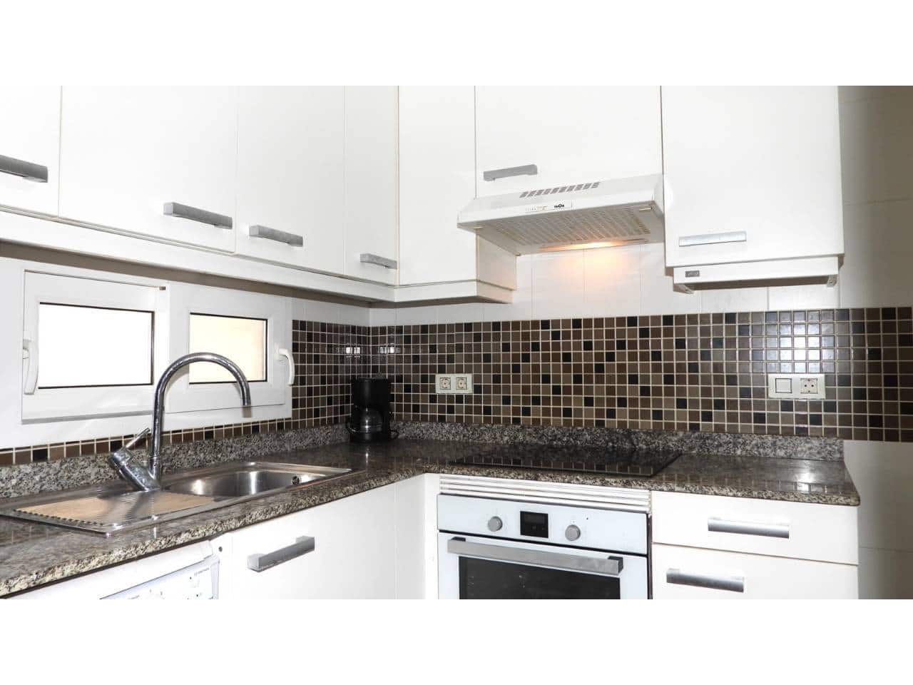 2 slaapkamer Flat te koop in La Manga del Mar Menor met zwembad garage - € 175.000 (Ref: 9600828)