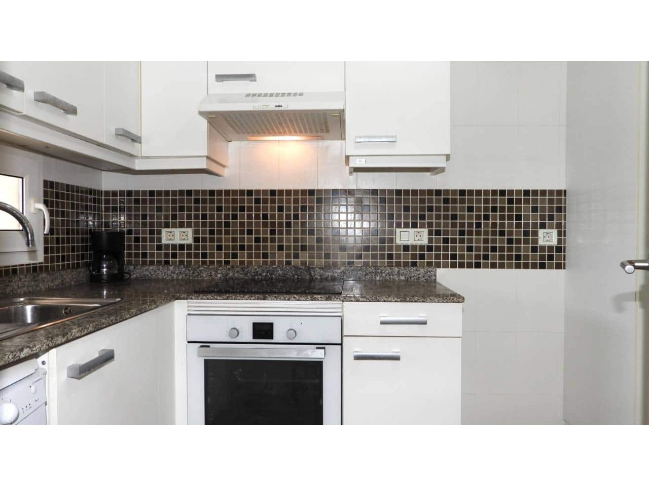 2 slaapkamer Flat te koop in La Manga del Mar Menor met zwembad garage - € 175.000 (Ref: 9600828)