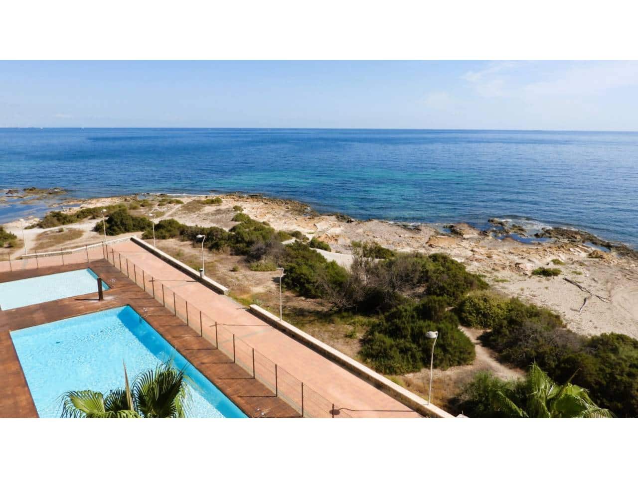 2 slaapkamer Flat te koop in La Manga del Mar Menor met zwembad garage - € 175.000 (Ref: 9600828)