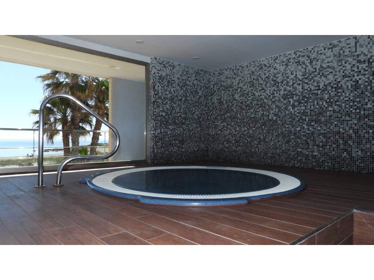 2 slaapkamer Flat te koop in La Manga del Mar Menor met zwembad garage - € 175.000 (Ref: 9600828)