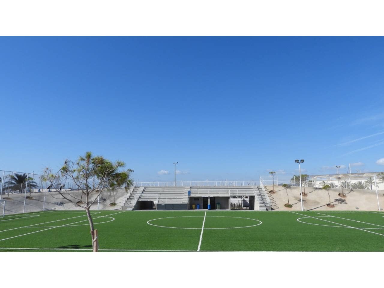 Piso de 2 habitaciones en La Manga del Mar Menor en venta con piscina garaje - 165.000 € (Ref: 9727539)