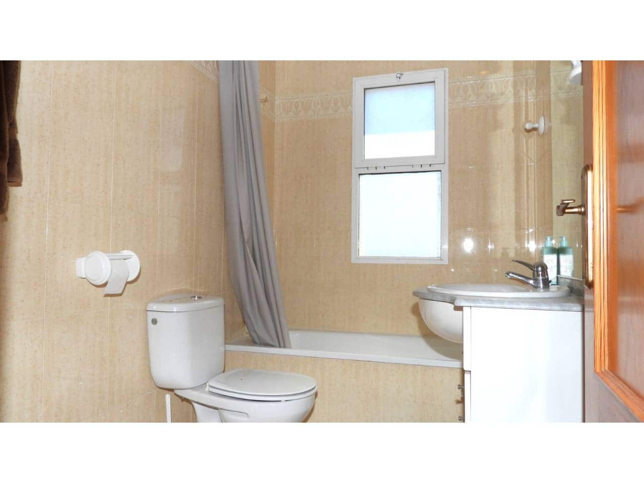 Piso de 2 habitaciones en La Manga del Mar Menor en venta con piscina garaje - 165.000 € (Ref: 9727539)