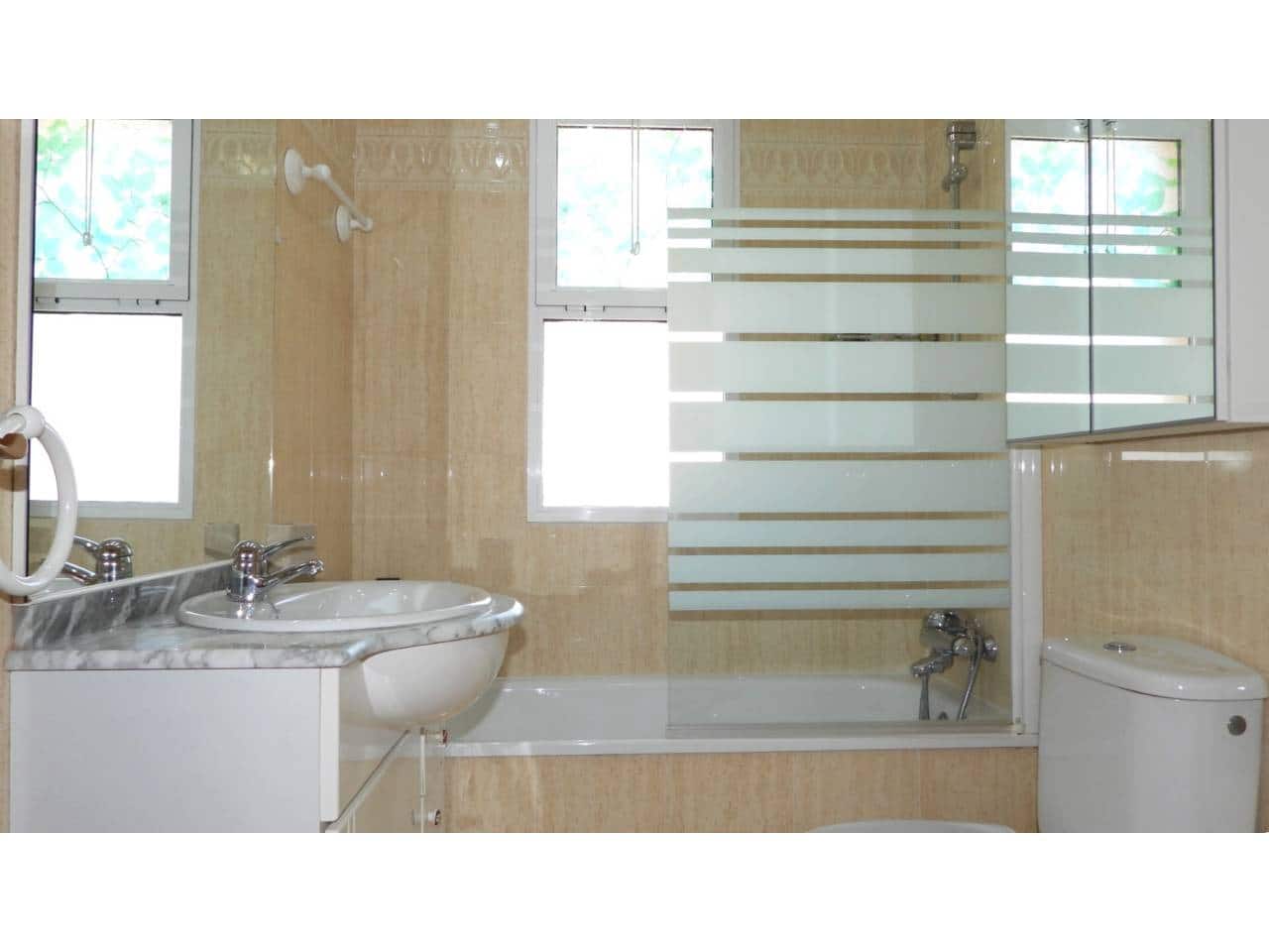 2 bedroom Flat for sale in La Manga del Mar Menor with pool garage - € 195,000 (Ref: 9819809)