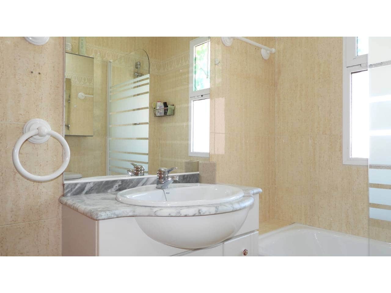 2 bedroom Flat for sale in La Manga del Mar Menor with pool garage - € 195,000 (Ref: 9819809)