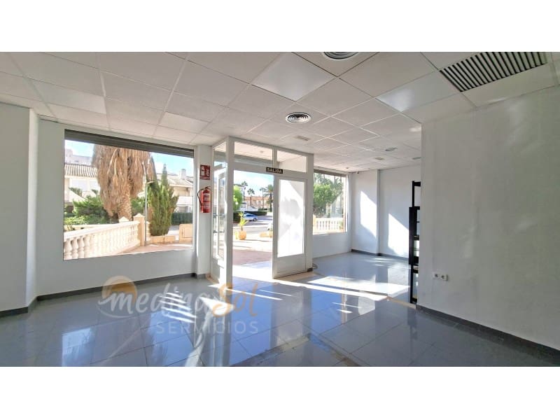 Commercieel te koop in La Manga del Mar Menor - € 120.000 (Ref: 10151111)