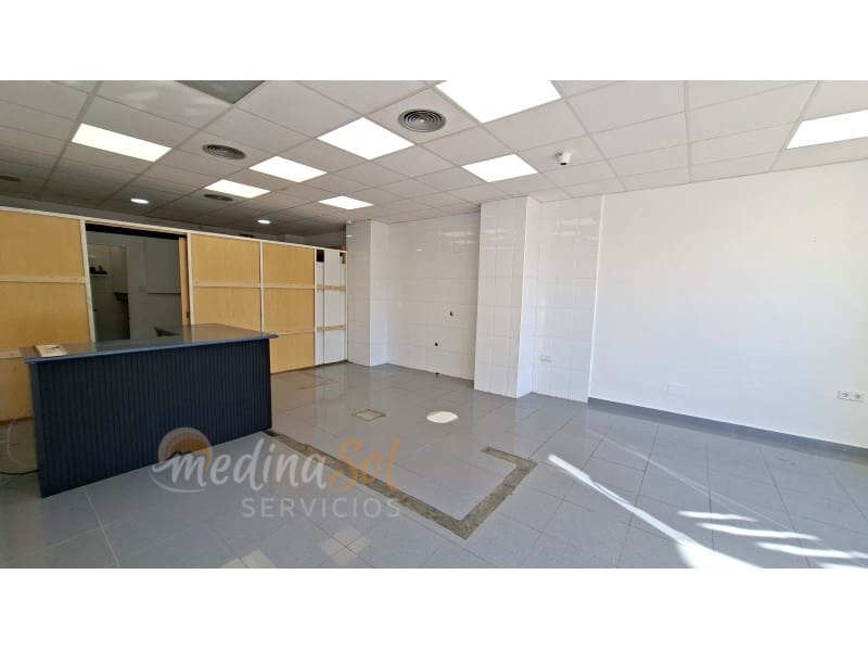 Commercieel te koop in La Manga del Mar Menor - € 120.000 (Ref: 10151111)