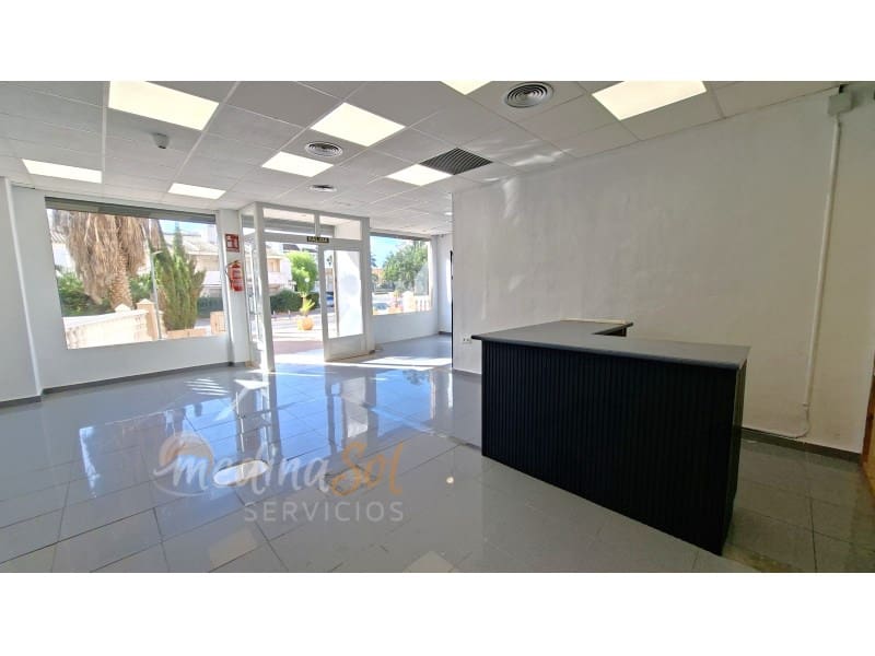 Commercieel te koop in La Manga del Mar Menor - € 120.000 (Ref: 10151111)