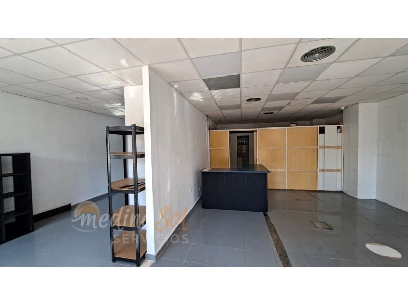 Commercieel te koop in La Manga del Mar Menor - € 120.000 (Ref: 10151111)