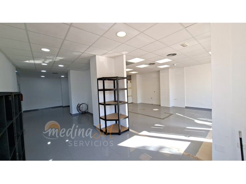 Commercieel te koop in La Manga del Mar Menor - € 120.000 (Ref: 10151111)