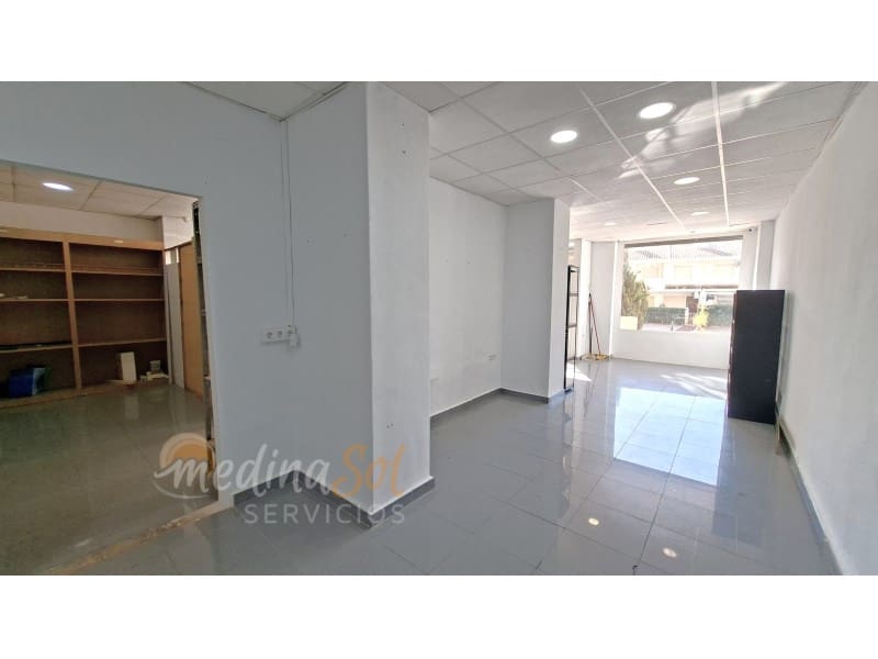 Commercieel te koop in La Manga del Mar Menor - € 120.000 (Ref: 10151111)