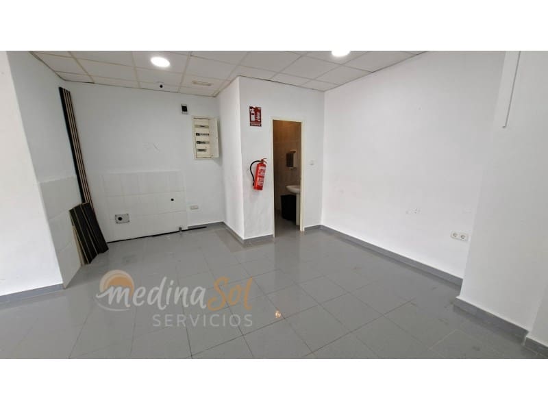 Commercieel te koop in La Manga del Mar Menor - € 120.000 (Ref: 10151111)