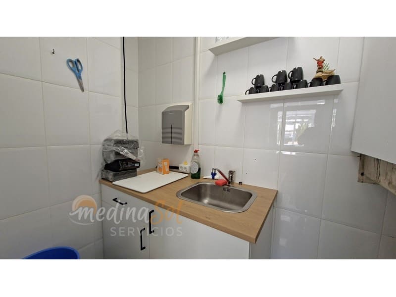 Commercieel te koop in La Manga del Mar Menor - € 120.000 (Ref: 10151111)