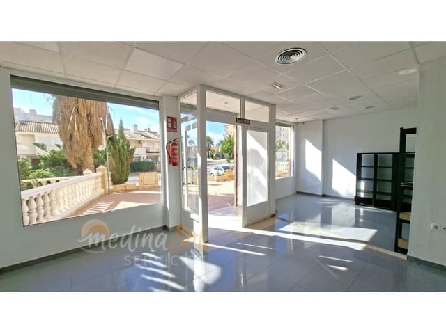 Commercieel te koop in La Manga del Mar Menor - € 120.000 (Ref: 10151111)