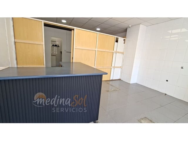 Commercieel te koop in La Manga del Mar Menor - € 120.000 (Ref: 10151111)