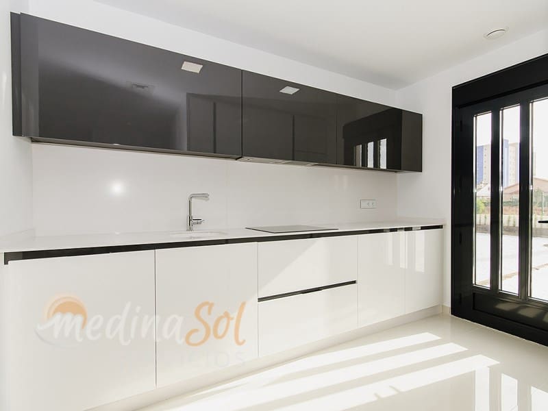 Willa na sprzedaż w Playa Honda z garażem - 455 000 € (Ref: 5077366)