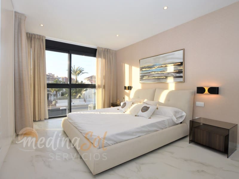 Willa na sprzedaż w Playa Honda z garażem - 455 000 € (Ref: 5077366)