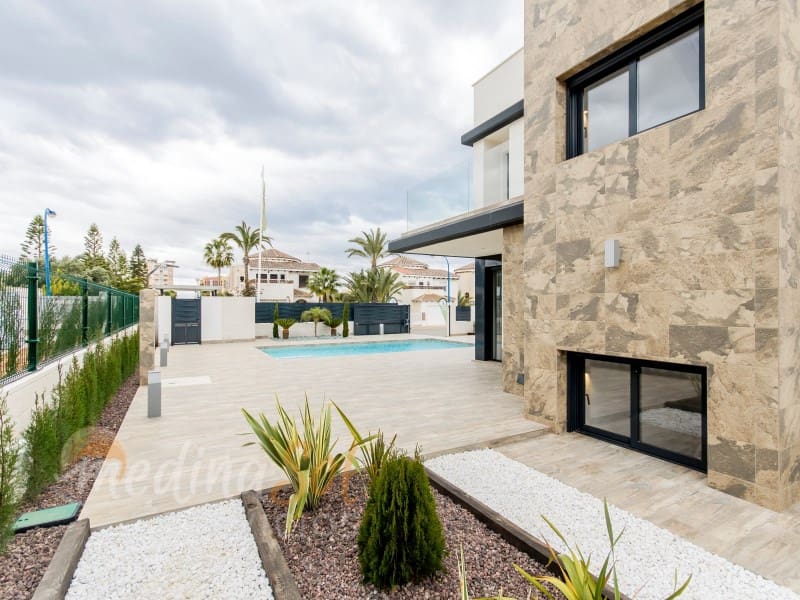 Willa na sprzedaż w Playa Honda z garażem - 455 000 € (Ref: 5077366)