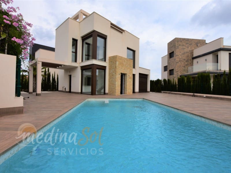 3 slaapkamer Villa te koop in Playa Paraiso met zwembad garage - € 595.000 (Ref: 6381606)