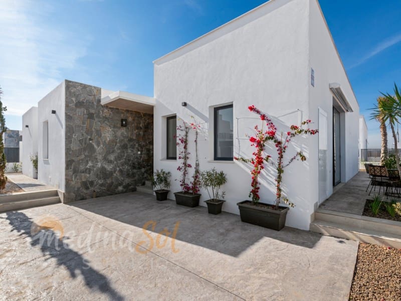 3 bedroom Villa for sale in Islas Menores with pool - € 549,000 (Ref: 8059265)