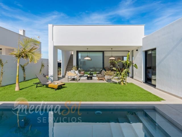 3 soverom Villa til salgs i Islas Menores, Cartagena med svømmebasseng - € 549 000 (Ref: 8059265)