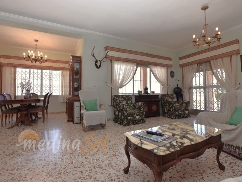 7 soveværelse Finca/Landehus til salg i Las Barracas med swimmingpool garage - € 790.000 (Ref: 8216583)