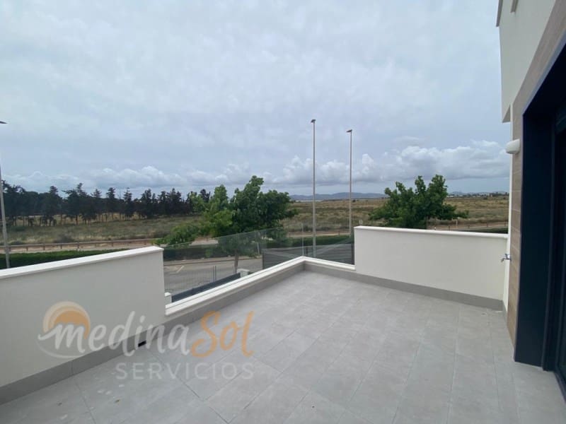 3 bedroom Villa for sale in Los Alcazares with pool - € 419,900 (Ref: 8760329)