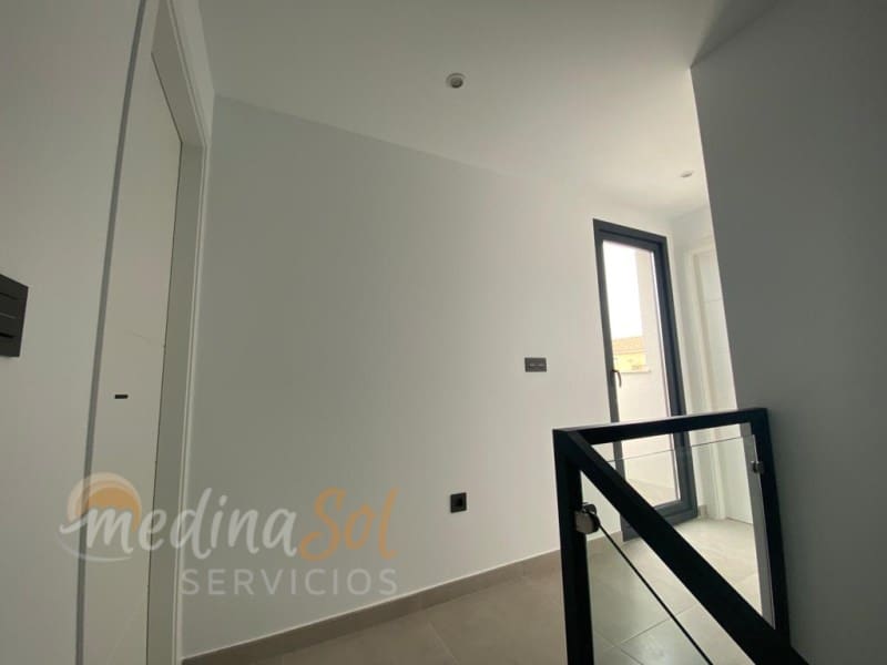 3 bedroom Villa for sale in Los Alcazares with pool - € 419,900 (Ref: 8760329)