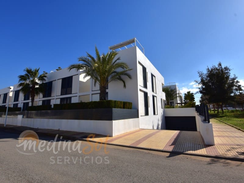 2 soverom Penthouse til salgs i Islas Menores med garasje - € 289 000 (Ref: 8806488)