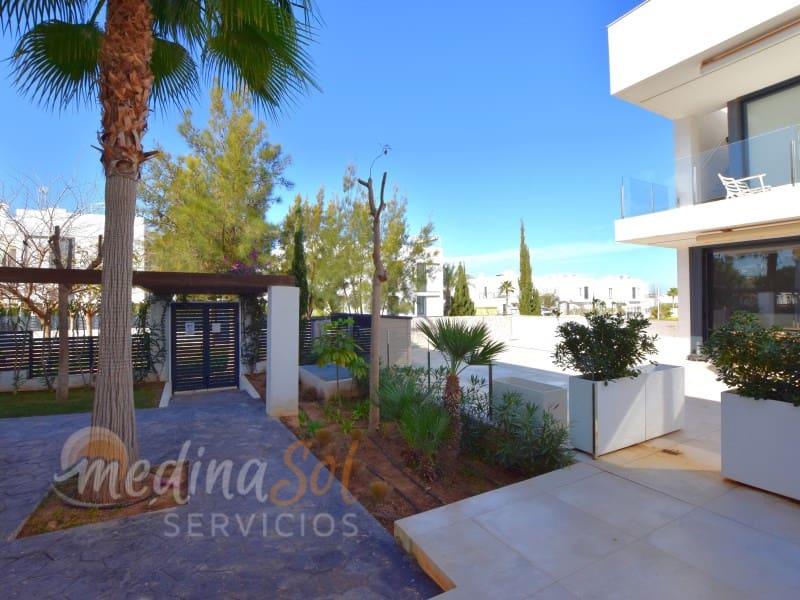 2 soverom Penthouse til salgs i Islas Menores med garasje - € 289 000 (Ref: 8806488)