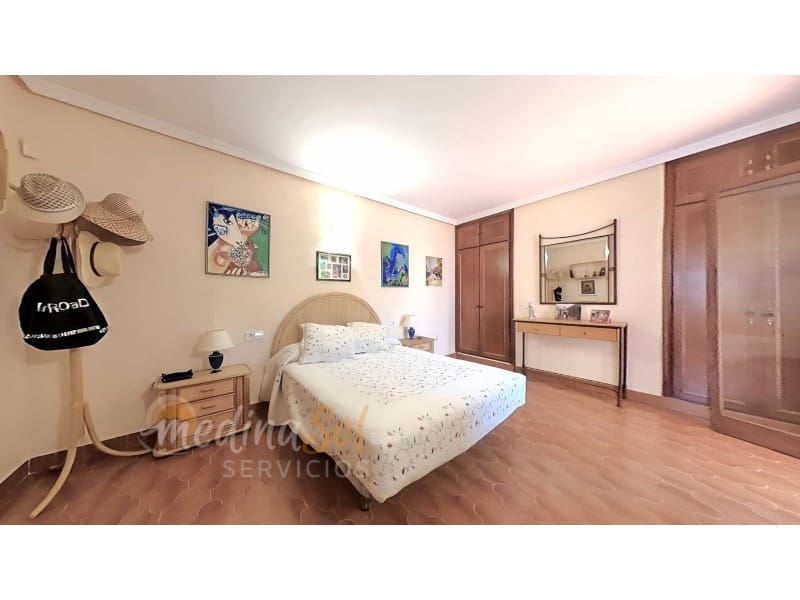 4 makuuhuone Huvila myytävänä paikassa La Manga del Mar Menor mukana 
autotalli - 450 000 € (Ref: 9126914)