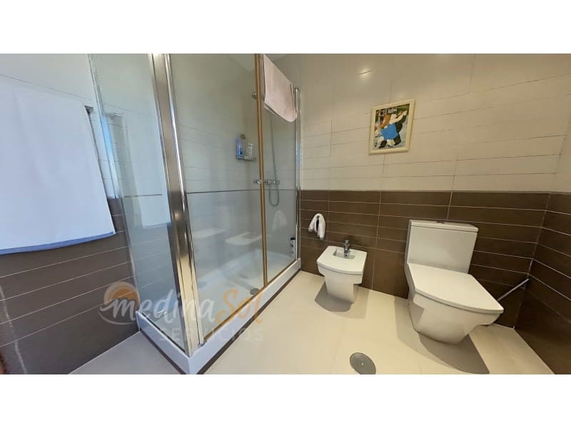 4 makuuhuone Huvila myytävänä paikassa La Manga del Mar Menor mukana 
autotalli - 450 000 € (Ref: 9126914)